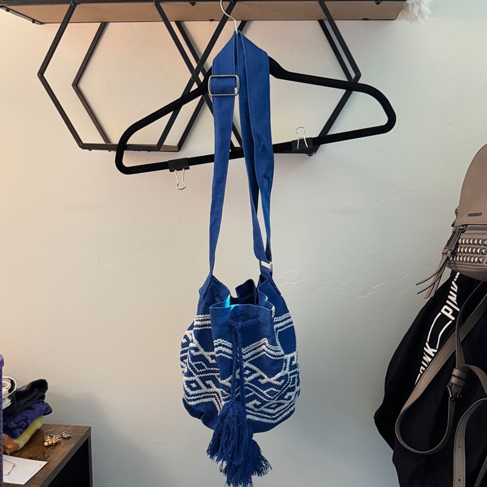 Hollister Blue and White Patterned Shoulder Bag